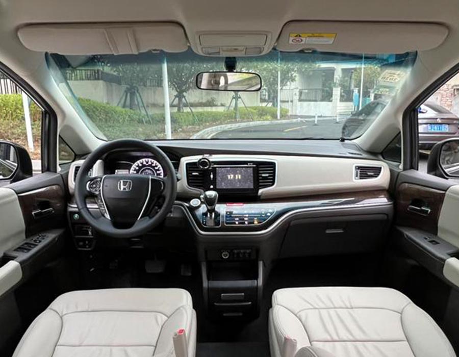 Honda Odyssey 2017, 2,4 L, édition confort, noir (83661 km)