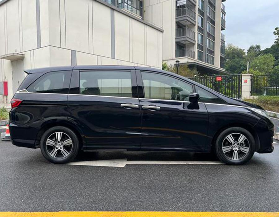 Honda Odyssey 2017, 2,4 L, édition confort, noir (83661 km)