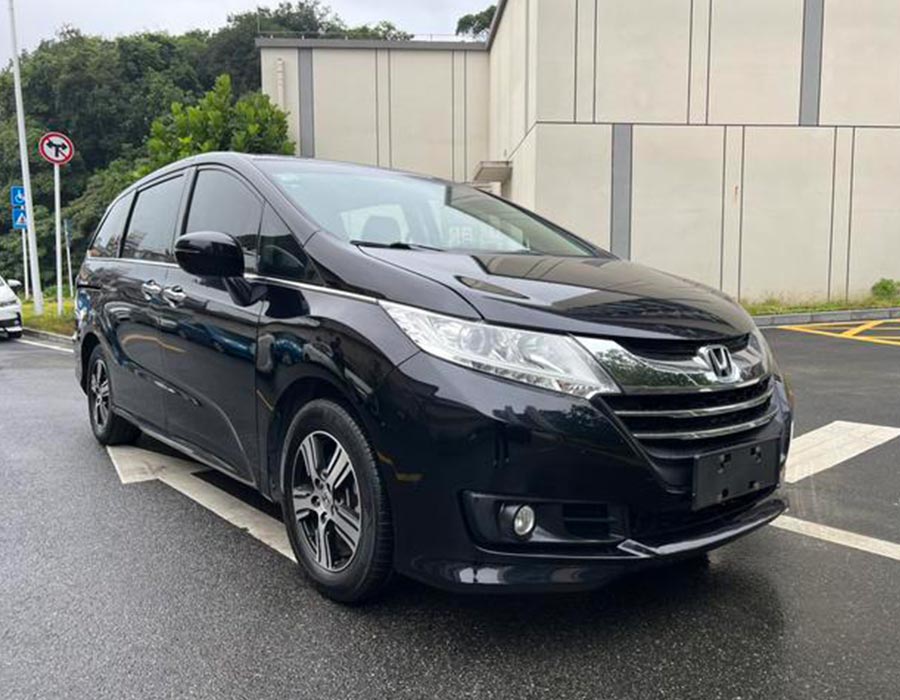 Honda Odyssey 2017, 2,4 L, édition confort, noir (83661 km)