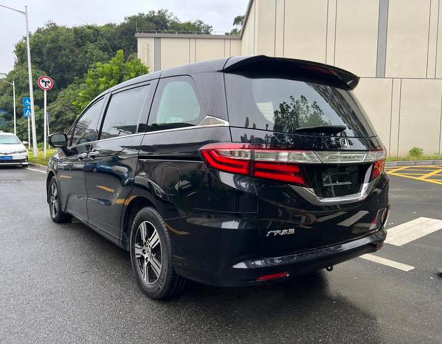 Honda Odyssey 2017, 2,4 L, édition confort, noir (83661 km)
