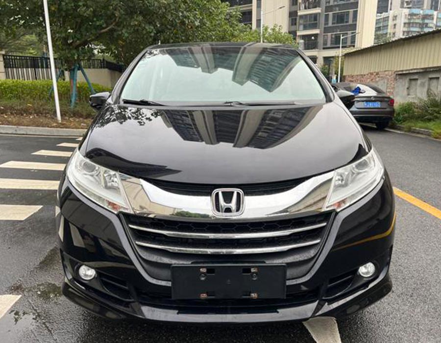 Honda Odyssey 2017, 2,4 L, édition confort, noir (83661 km)