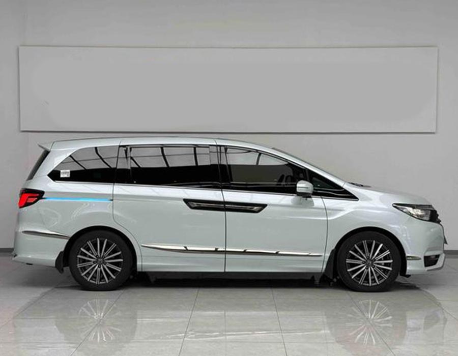 Honda Elysion 2024 2,0 L e:HEV Édition de luxe (16733 km)