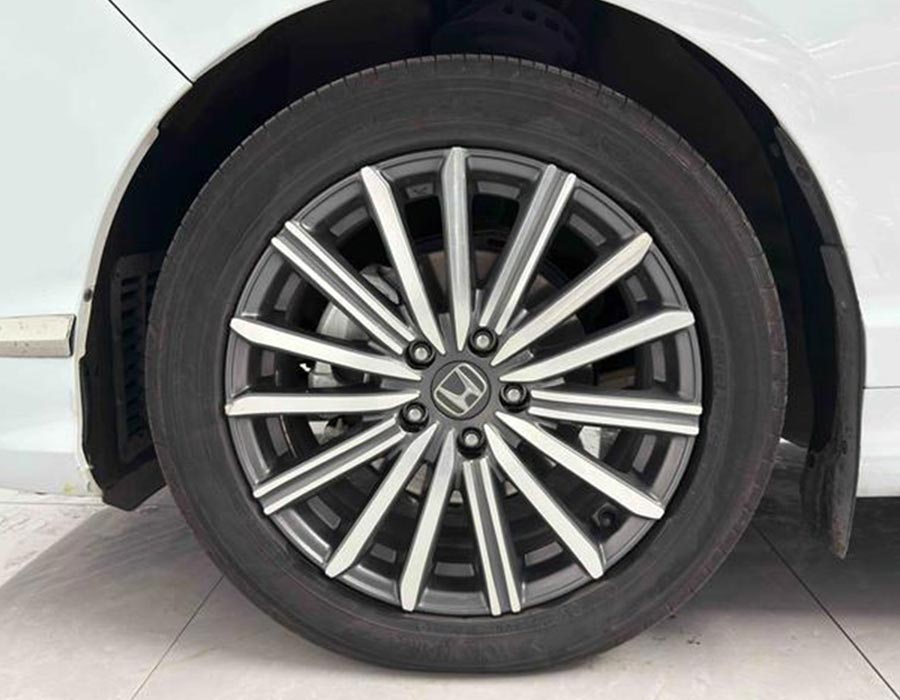 Honda Elysion 2024 2,0 L e:HEV Édition de luxe (16733 km)