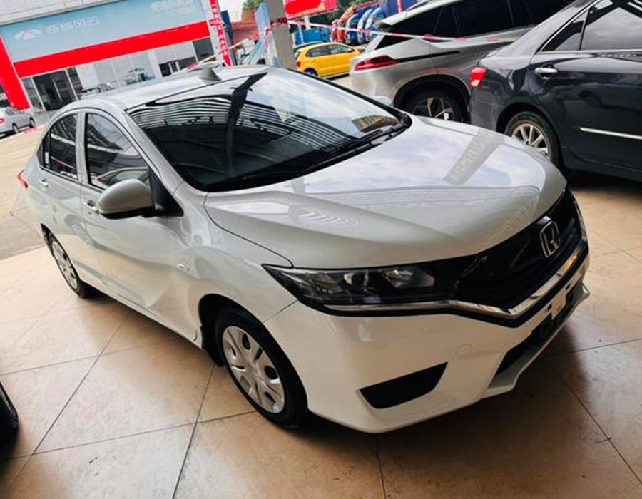 Honda Greiz 2016 1,5 L CVT Édition classique blanche (70644 km)