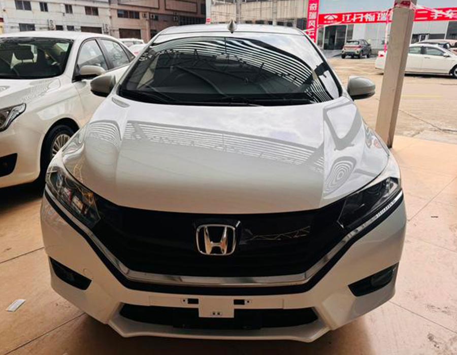 Honda Greiz 2016 1,5 L CVT Édition classique blanche (70644 km)