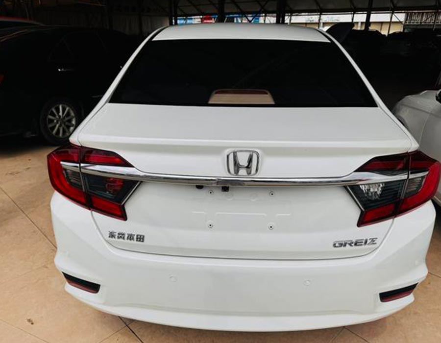 Honda Greiz 2016 1,5 L CVT Édition classique blanche (70644 km)