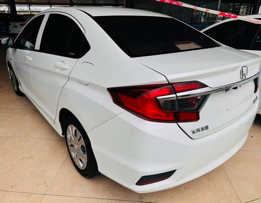 Honda Greiz 2016 1,5 L CVT Édition classique blanche (70644 km)
