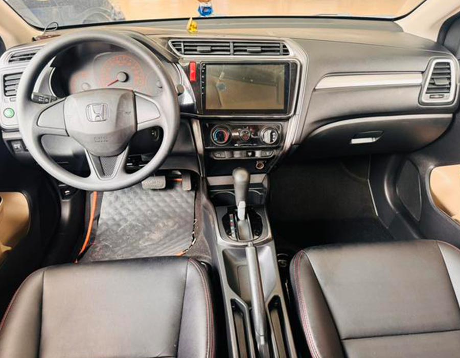 Honda Greiz 2016 1,5 L CVT Édition classique blanche (70644 km)