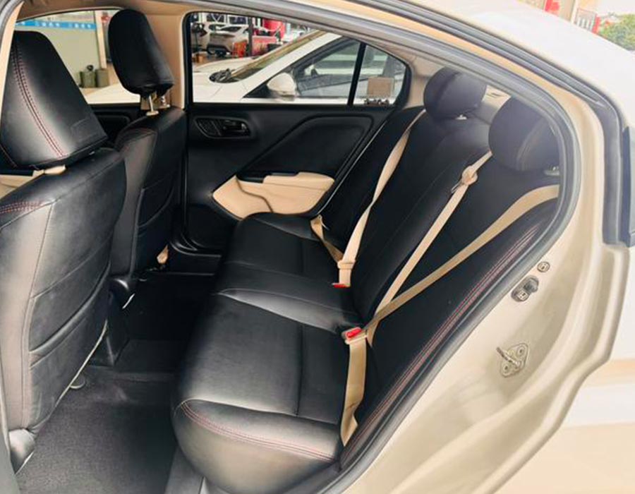 Honda Greiz 2016 1,5 L CVT Édition classique blanche (70644 km)