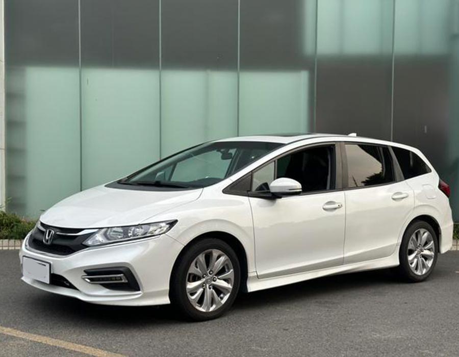Honda Jade 2017, 1,8 L, automatique, édition confort, 5 places, blanche (81532 km)