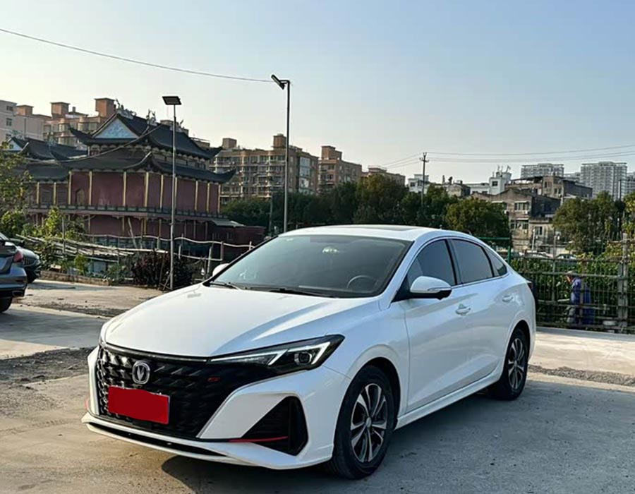Changan Eado 2025 Model PLUS 1,4 T à double embrayage, édition haute performance (8 000 km)