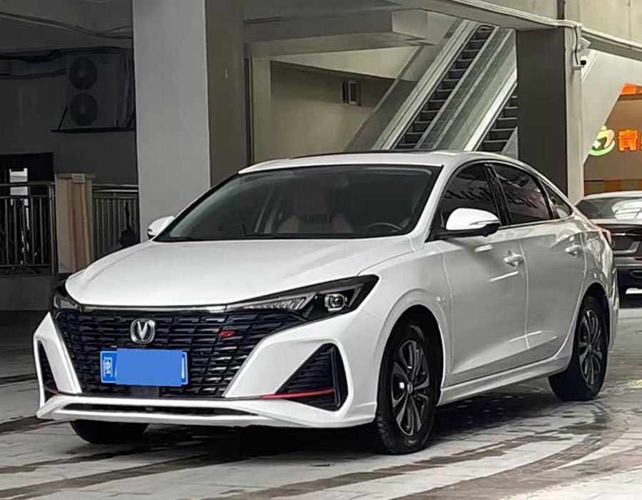 Changan Eado 2022 PLUS Blue Whale NE 1,4 T GDI DCT Édition Premium (27 000 km)
