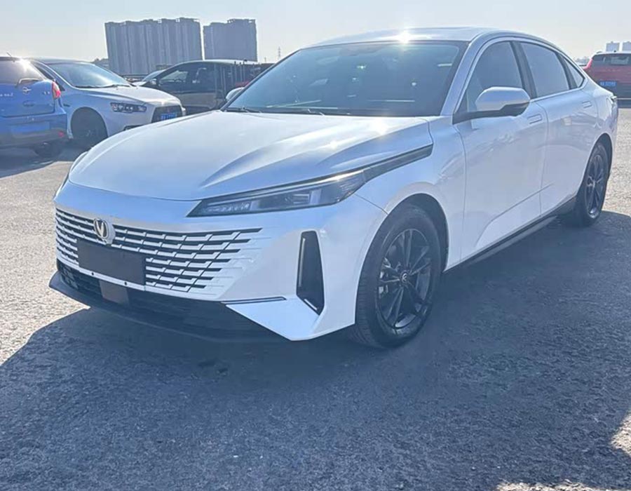 CHANGAN Lamore 2023 Blue Whale NE 1.5T GDI DCT Navigation Edition (12 000 km)