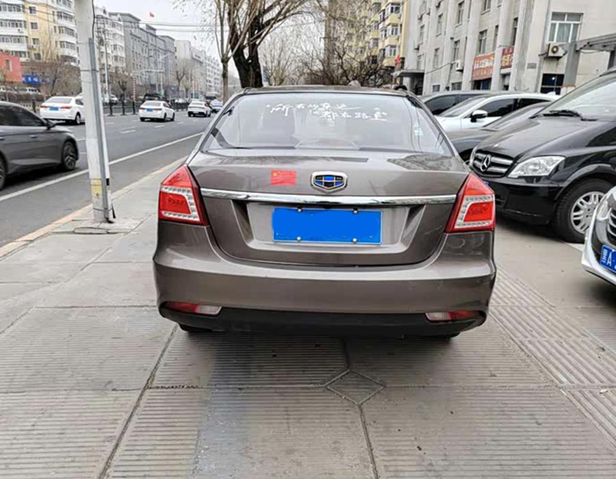 Geely KingKong 2017 1,5 L, édition manuelle Value (80 000 km)
