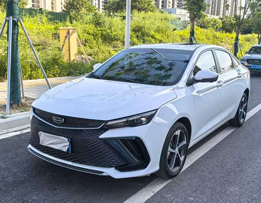 Emgrand L 2022 1,4 T CVT Édition Premium (23 000 km)